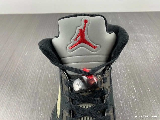 DR0092-001 5 Off Air Jordan Gore-Tex Noir 0626